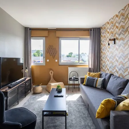 L'etoile, Confort, 2 Chambres, Parking Et Central アパート ラヴァル