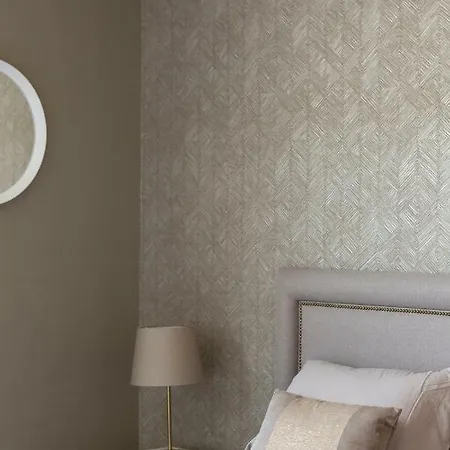 L'etoile, Confort, 2 Chambres, Parking Et Central * ラヴァル