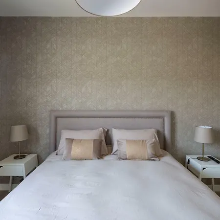 L'etoile, Confort, 2 Chambres, Parking Et Central * ラヴァル